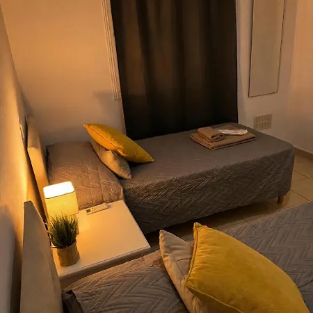 Roy's Kapparis Escape Daire Paralimni