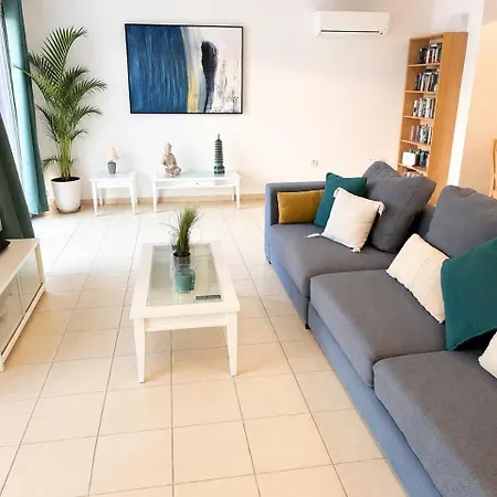Roy's Kapparis Escape Daire Paralimni